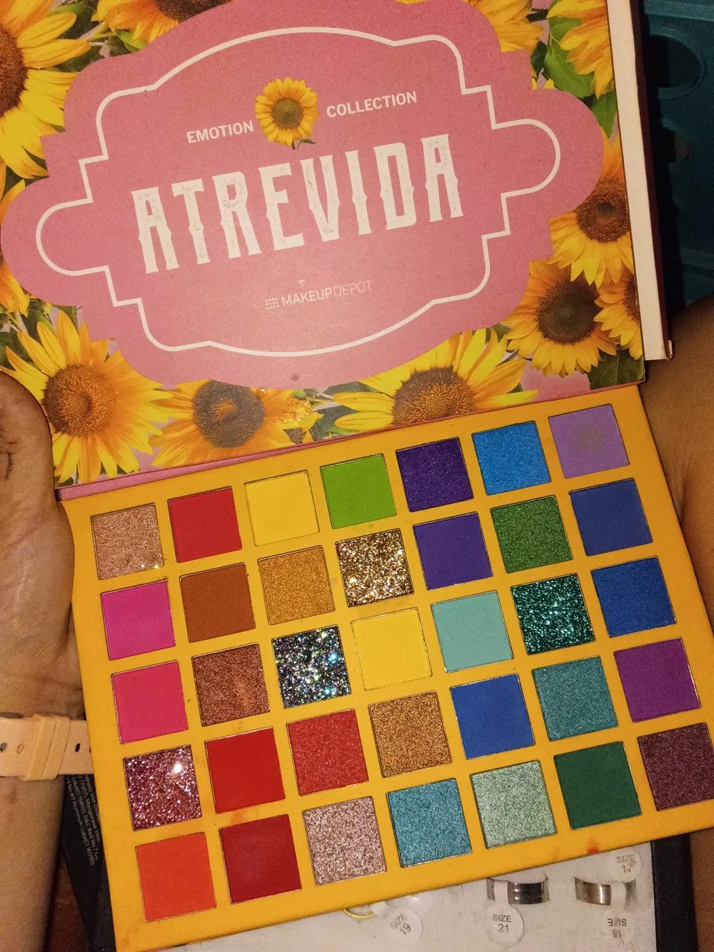 ATREVIDA Makeup Palette — Bright Multi-Color Eyeshadows